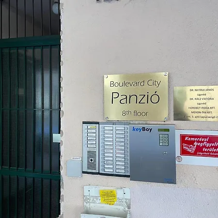 Casa de hóspedes Boulevard Panzió - Self Check-in 3*